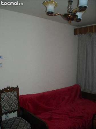 vand apartament cu 2 camere in dej 6