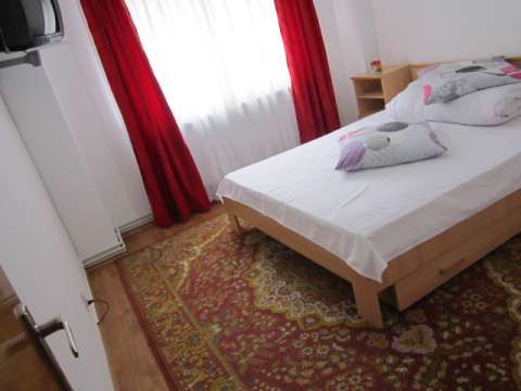 inchiriez apartament 3 camere racadau 4