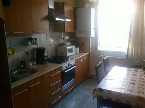 vand apartament 3 camere, micro i 1