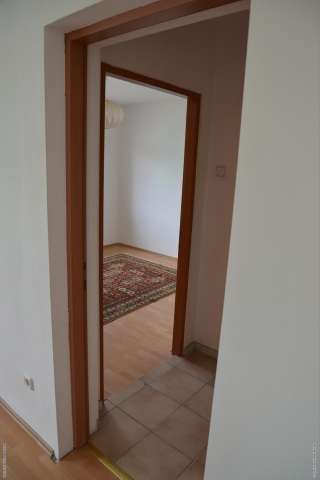 apartment 3 camere, compl. renovat. . . bloc din caramida! 3