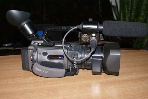 Oferta -Vand camera digitala Sony  DSR-PD170 P