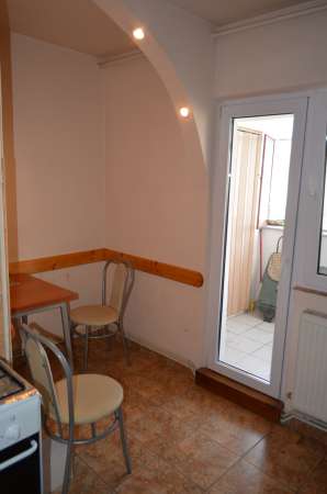 p. f. inchiriez apartament 2 camere 4