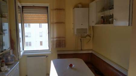 vand apartament modificat, in zona linistita. 1