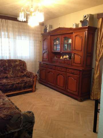 vand apartament 3 camere semidecomandat ( hcc 6