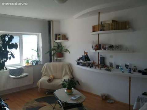 vand apartament central in husi 2