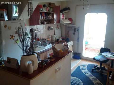 vand apartament central in husi 4