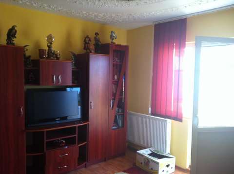 schimb apartament( lux) cu casa plus diferenta! 1