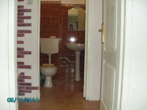 vand apartament 3 camere recent renovat in onesti 7