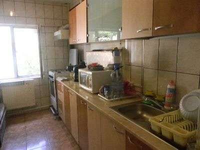 apartamt 3 camere, et. 1/ 4, 75 mp utili, decomandat 2