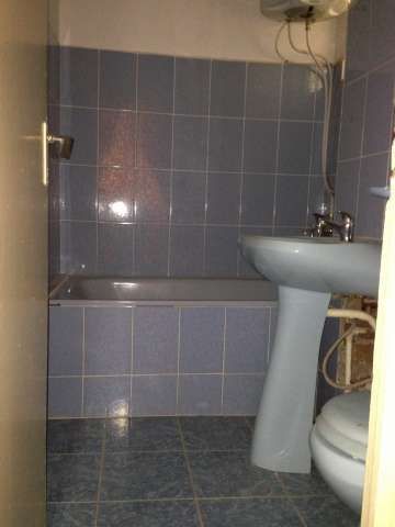 vand apartament 3 camere semidecomandat ( hcc 1