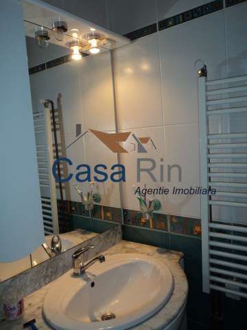 vand apartament 3 camere, zona centrala 1