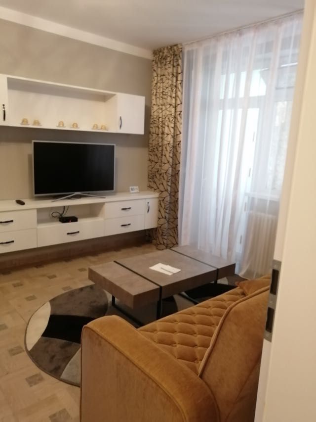 persoana fisica, inchiriez apartament 1